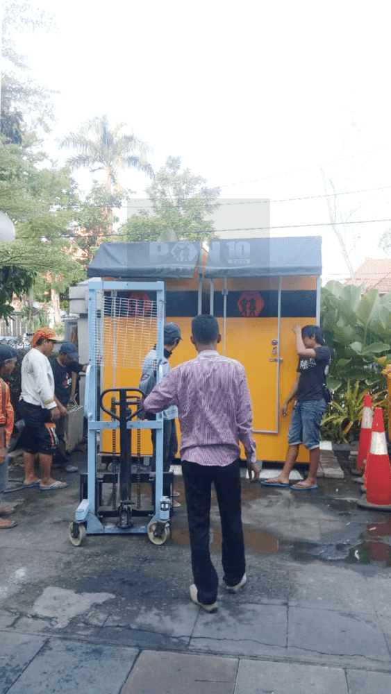 Portable Toilet Deluxe Plus Di Balai Kota Surabaya
